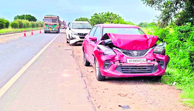 వాహనాలు ఢీ : ఏడుగురికి గాయాలు 2