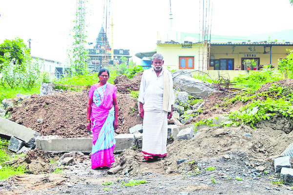 చీమకుర్తిలో టీడీపీ నేతల కక్ష సాధింపు 1