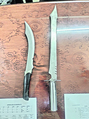 రౌడీ షీటర్ల ఇళ్లల్లో మారణాయుధాలు 2