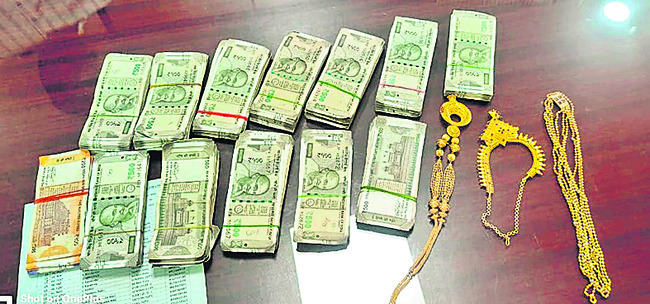 రౌడీ షీటర్ల ఇళ్లల్లో మారణాయుధాలు 1