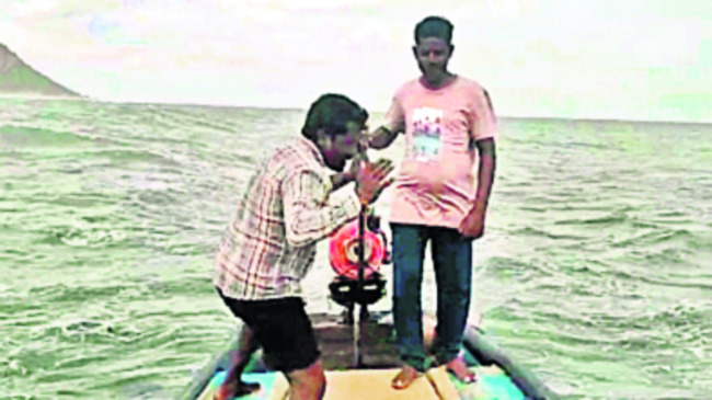 గల్లంతైన యువకుడు.. కరువైన ప్రభుత్వ సాయం1