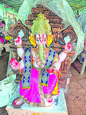 ముస్తాబవుతున్న గణనాథులు1