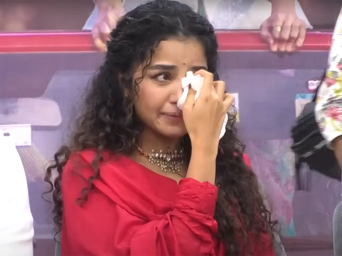 Anupama Parameswaran Gets Emotional at Parada Movie Press Meet4