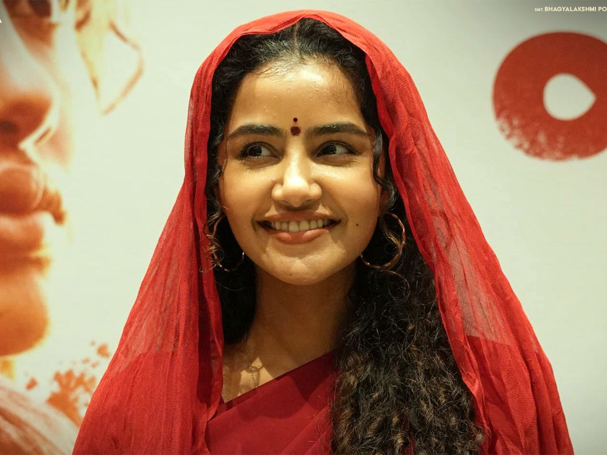 Anupama Parameswaran Gets Emotional at Parada Movie Press Meet12