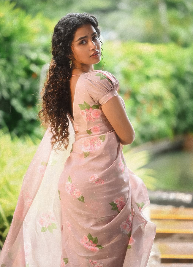 Anupama Parameswaran Gets Emotional at Parada Movie Press Meet15