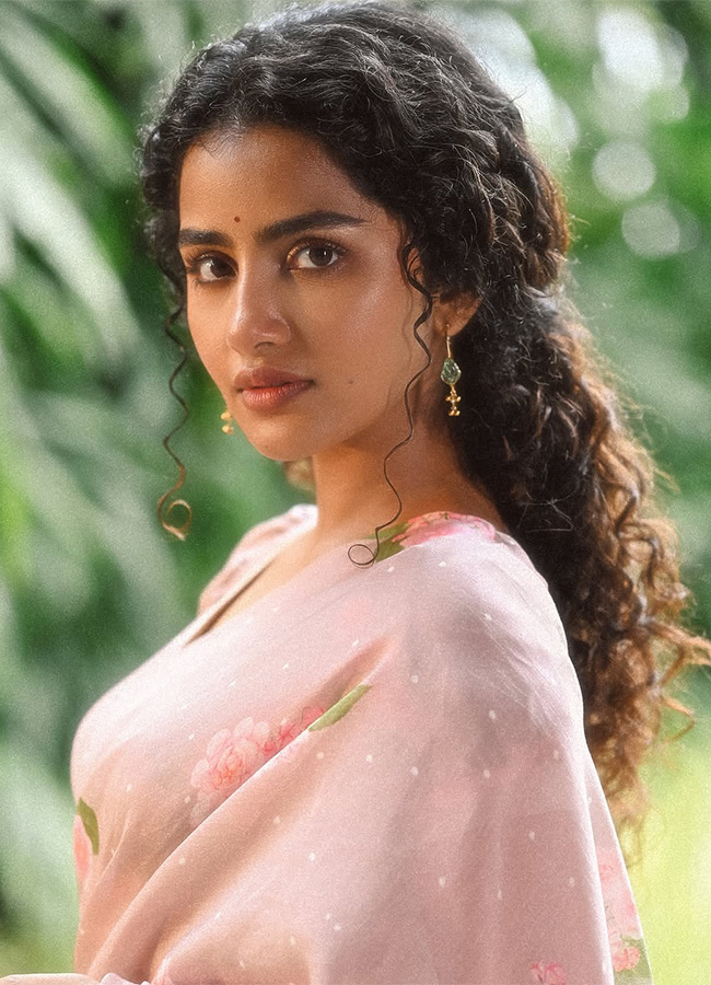 Anupama Parameswaran Gets Emotional at Parada Movie Press Meet16