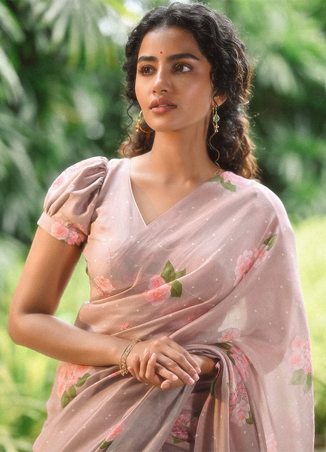 Anupama Parameswaran Gets Emotional at Parada Movie Press Meet19