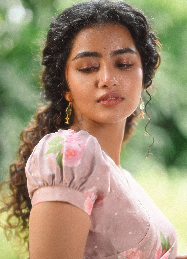 Anupama Parameswaran Gets Emotional at Parada Movie Press Meet20