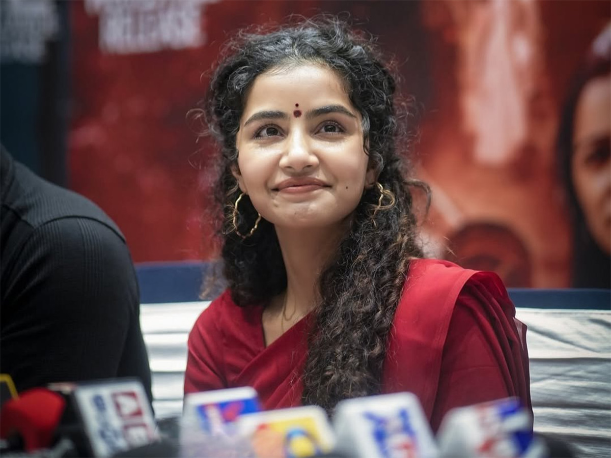 Anupama Parameswaran Gets Emotional at Parada Movie Press Meet8