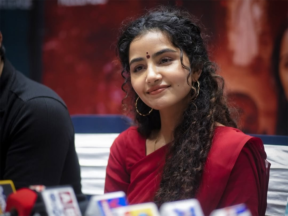Anupama Parameswaran Gets Emotional at Parada Movie Press Meet10