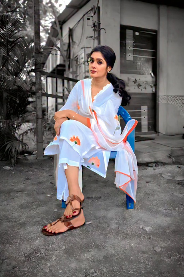 Bigg Boss Fame Priya Latest Beautiful Looks Photos2