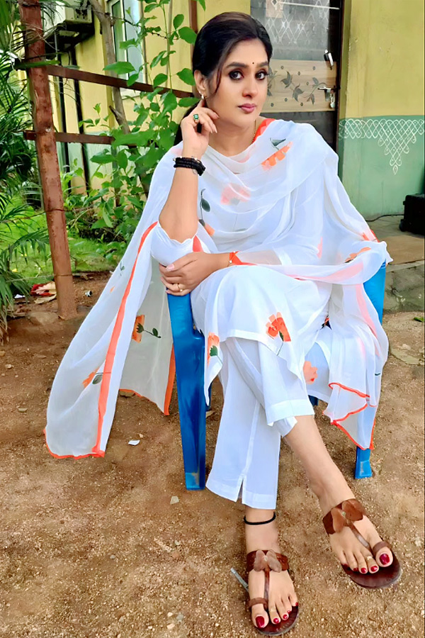 Bigg Boss Fame Priya Latest Beautiful Looks Photos8