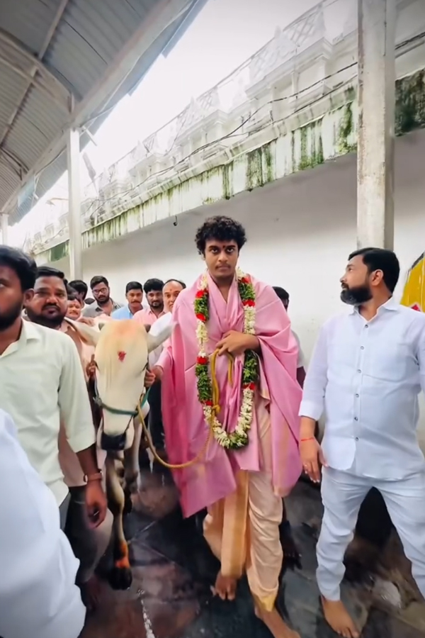 KCR Wife Shobamma And Himanshu Visits Vemulawada Temple Photos7