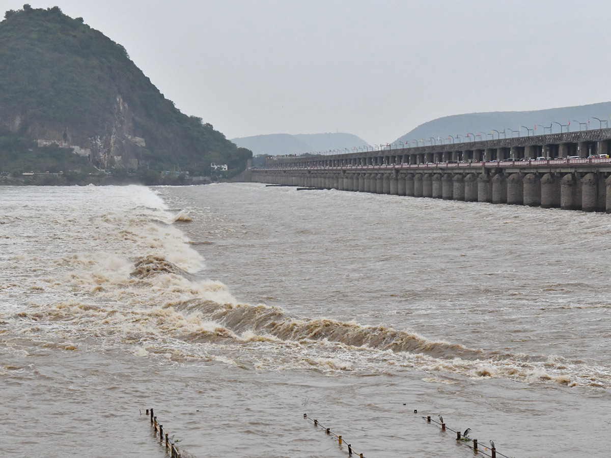 Vijayawada Praksam Barrage Floods14
