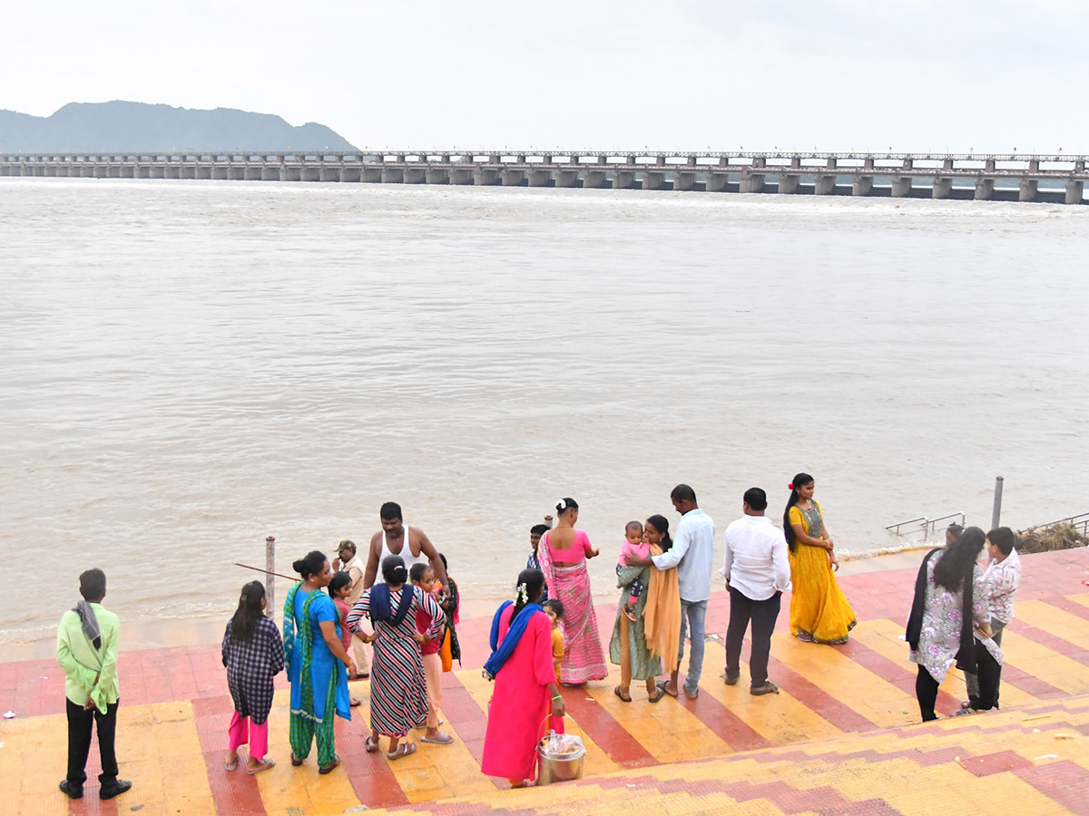 Vijayawada Praksam Barrage Floods24