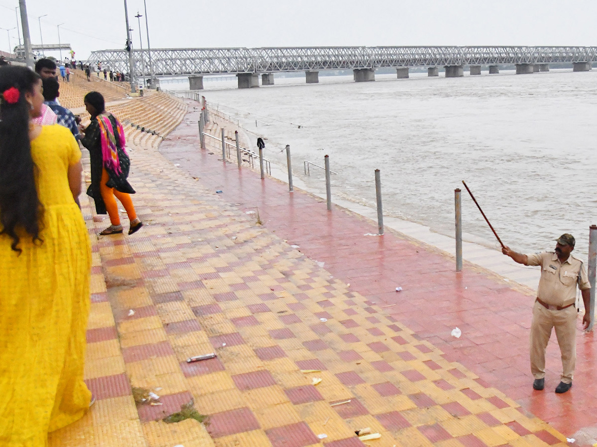 Vijayawada Praksam Barrage Floods27