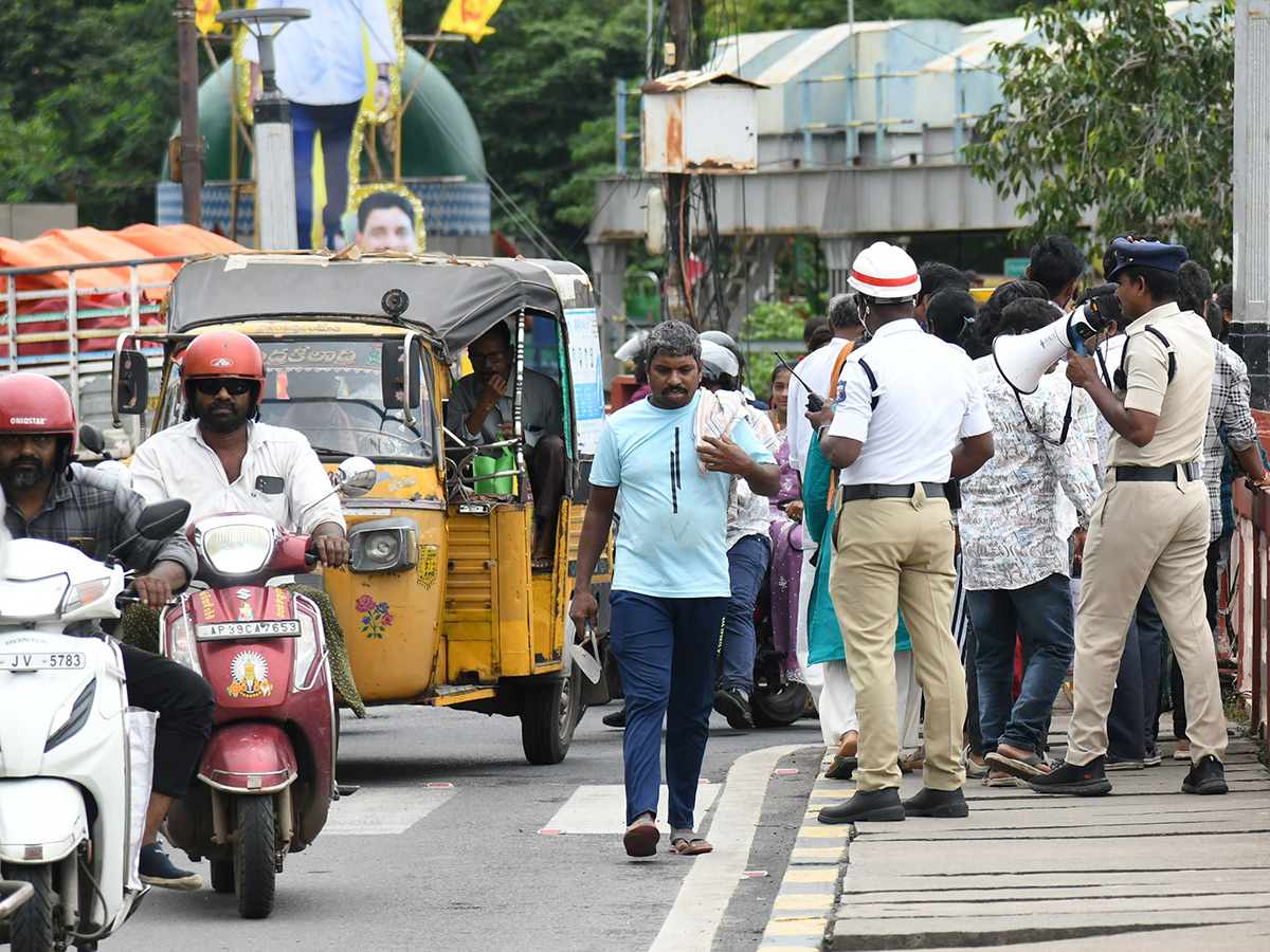 Vijayawada Praksam Barrage Floods2