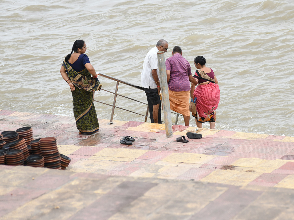 Vijayawada Praksam Barrage Floods6