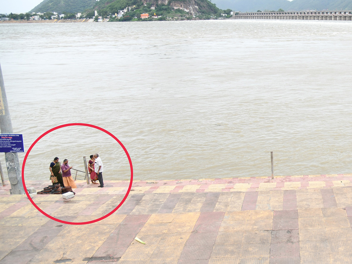 Vijayawada Praksam Barrage Floods7