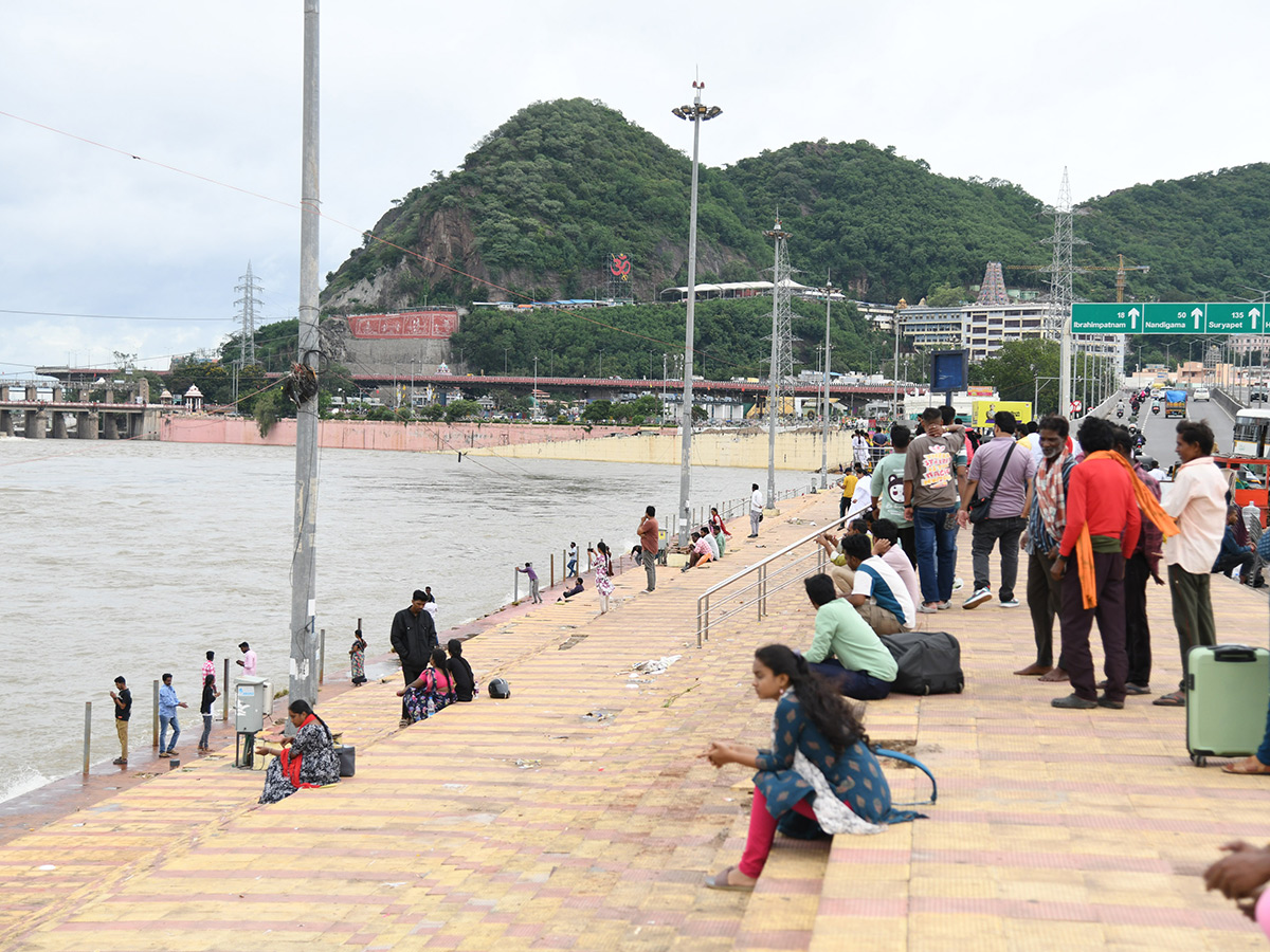 Vijayawada Praksam Barrage Floods9