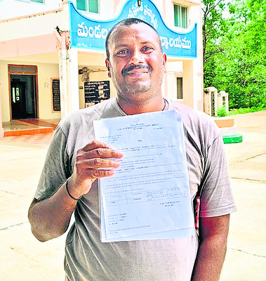 రెండు చేతులూ పనిచేయవు
7