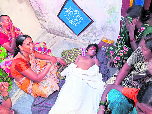 ఆకాశం వైపు చూస్తూ ‘చందమామ రావే.. జాబిల్లి రావే’ అని పాట3