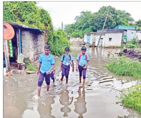 కుండపోత వానలు.. నదుల పరవళ్లు 3