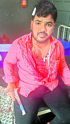 ఉద్యోగిని నిరసన దీక్ష విరమణ 1
