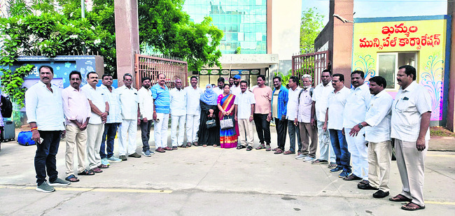 స్టడీటూర్కు బయలుదేరిన కేఎంసీ పాలకవర్గం1