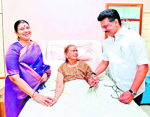 సేవా కార్యక్రమాల్లో స్టాలిన్‌ దంపతులు 1