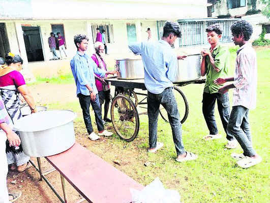 ● తెచ్చుకుంటేనే భోజనం... 1