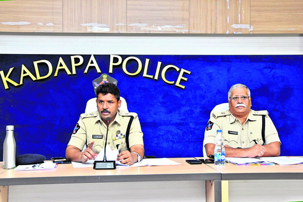 మిస్సింగ్ కేసులకు అత్యధిక ప్రాధాన్యత 1