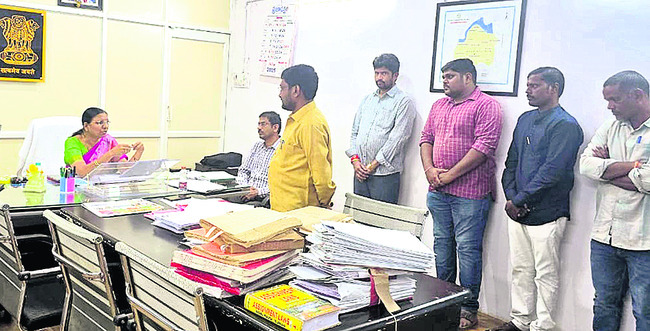 భూ భారతి దరఖాస్తులు పరిష్కరించాలి1