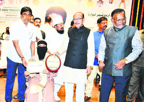 ఉత్తమ ఉపాధ్యాయులుగా నాజ్నీన్, శంషున్నిసా 1