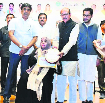 ఉత్తమ ఉపాధ్యాయులుగా నాజ్నీన్, శంషున్నిసా1