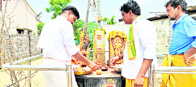 మేడారంలో పొట్ట పండుగ1