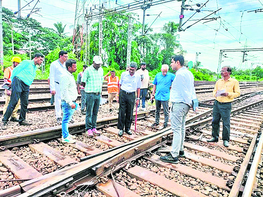 వరద ప్రభావిత ప్రాంతాల్లో ఎమ్మెల్యే పర్యటన 2