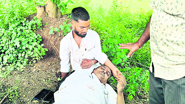వరద ప్రభావిత ప్రాంతాల్లో ఎమ్మెల్యే పర్యటన 3