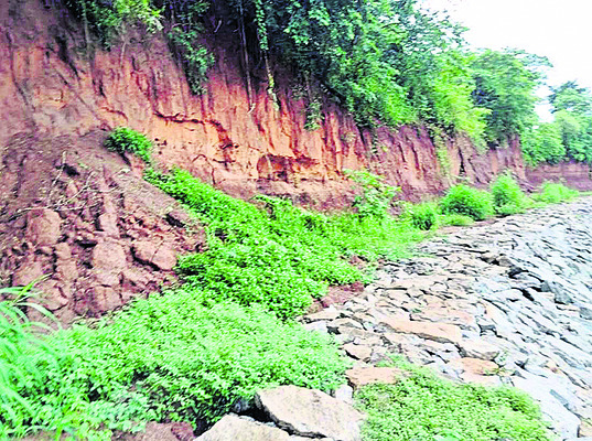 కోతకు గురవుతున్న నాగావళి తీరం! 2