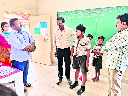 గిరిజన విద్యార్థుల ఆరోగ్యంపై ప్రత్యేక శ్రద్ధ 1