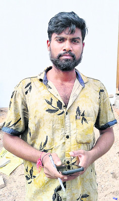 విగ్రహాల తయారీలో నిమగ్నం2