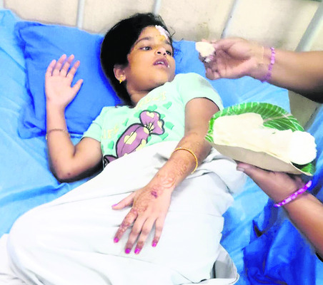 కల్వర్టును ఢీకొన్న బొలెరో 2