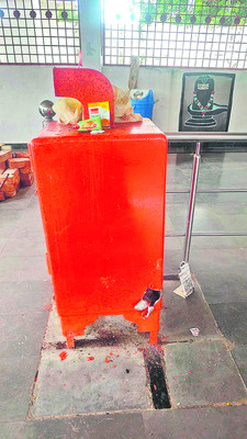 ఆలయాల్లో భారీ చోరీ 1