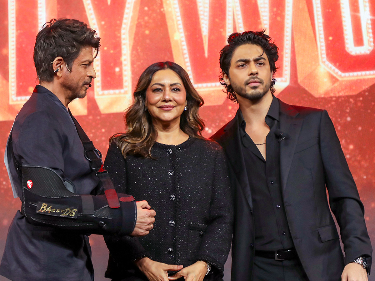 Directorial debut of their son Aryan Khan in Mumbai10
