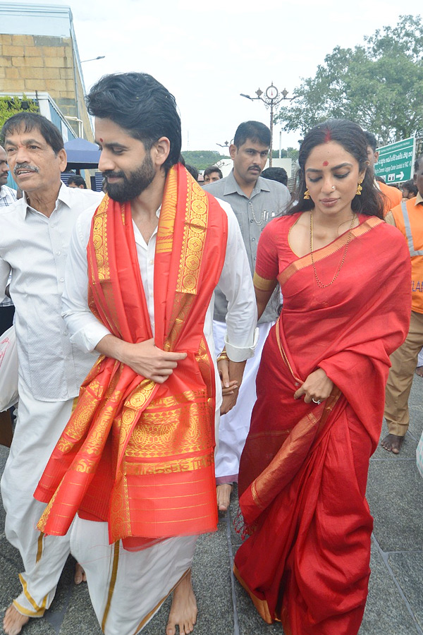 Naga Chaitanya And Sobhita Dhulipala visit Tirumala Temple Photos3