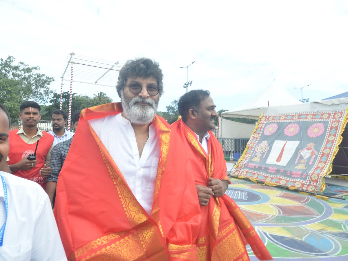 Naga Chaitanya And Sobhita Dhulipala visit Tirumala Temple Photos15