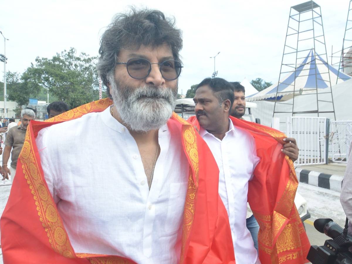 Naga Chaitanya And Sobhita Dhulipala visit Tirumala Temple Photos16