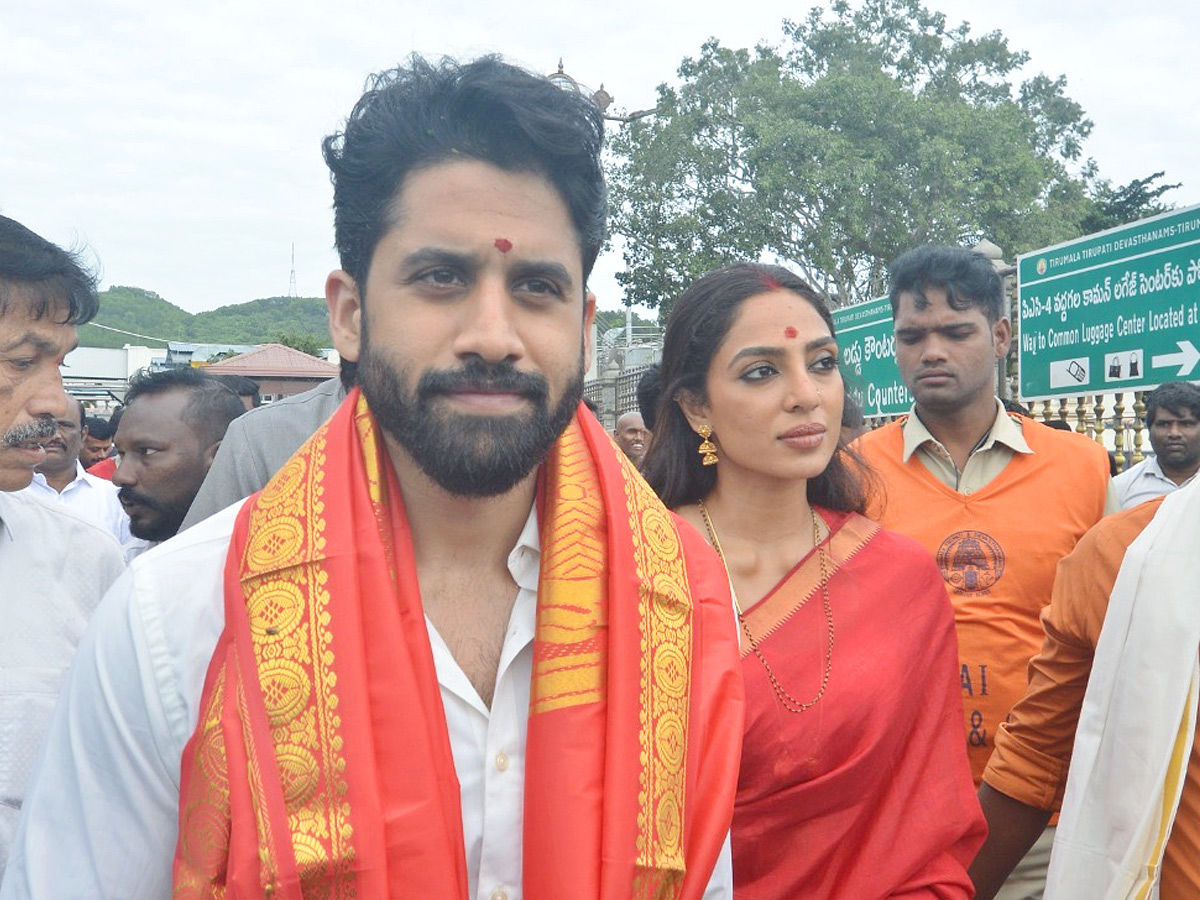 Naga Chaitanya And Sobhita Dhulipala visit Tirumala Temple Photos8
