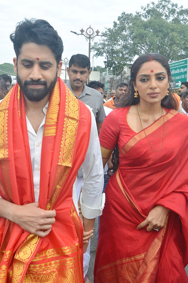 Naga Chaitanya And Sobhita Dhulipala visit Tirumala Temple Photos10