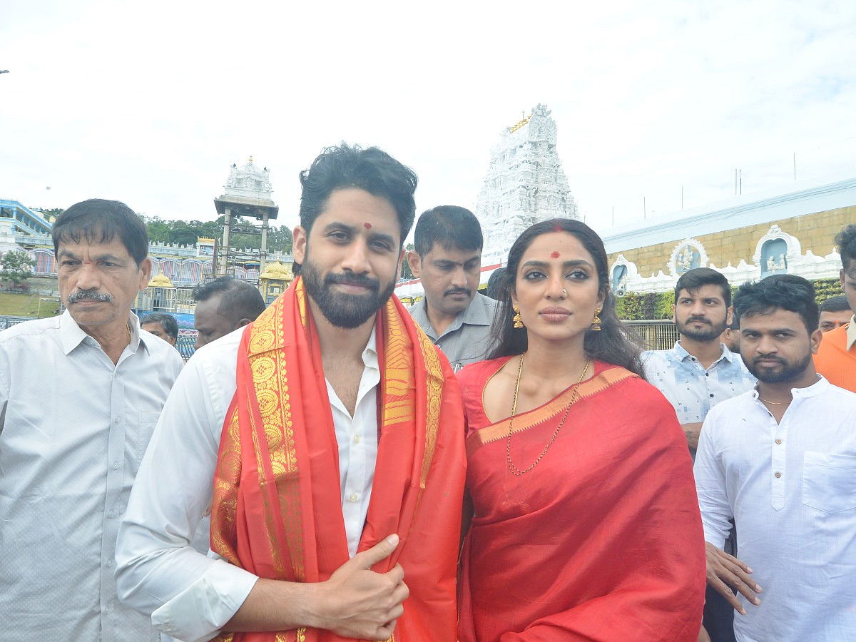 Naga Chaitanya And Sobhita Dhulipala visit Tirumala Temple Photos2